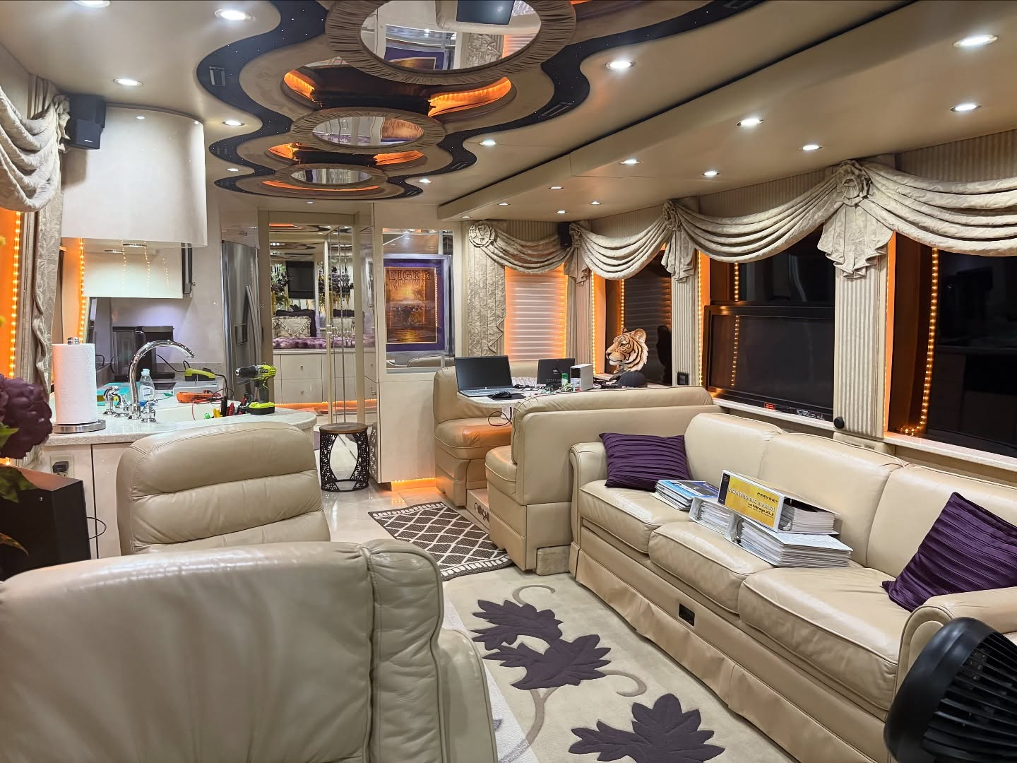 EPLEX-Newmar Motor Coaches